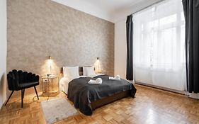 Bpr Swan Apartment Near The Buda Castle